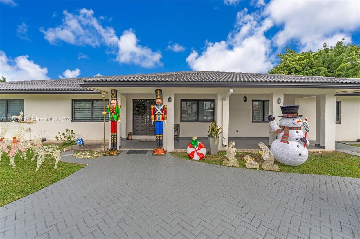 Foto principal - 551 SW 127th Ave