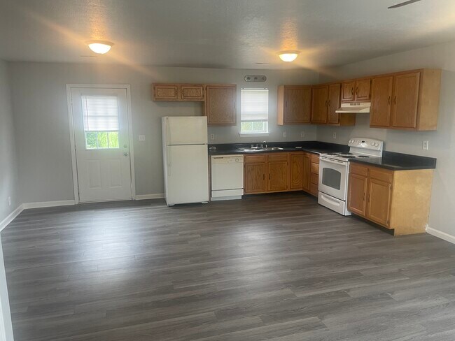 Kitchen - 205 Jennie Ln
