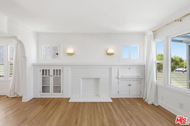 Building Photo - 6743 Arlington Ave