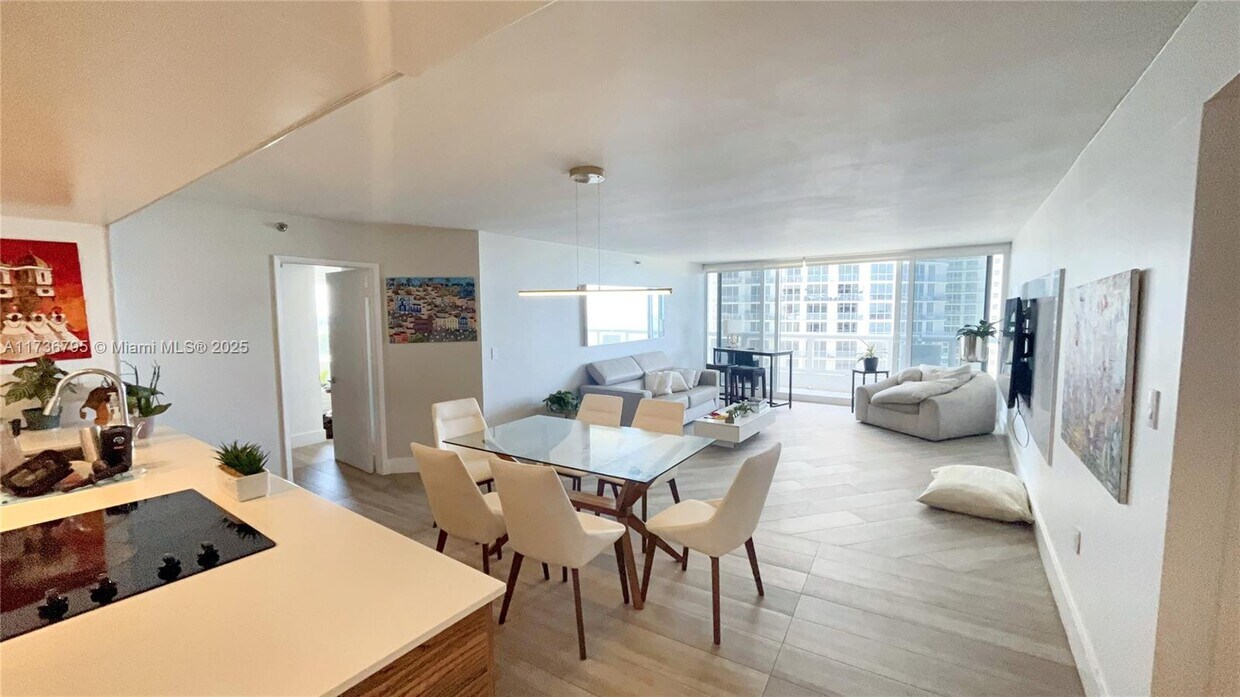 Primary Photo - 1717 N Bayshore Dr