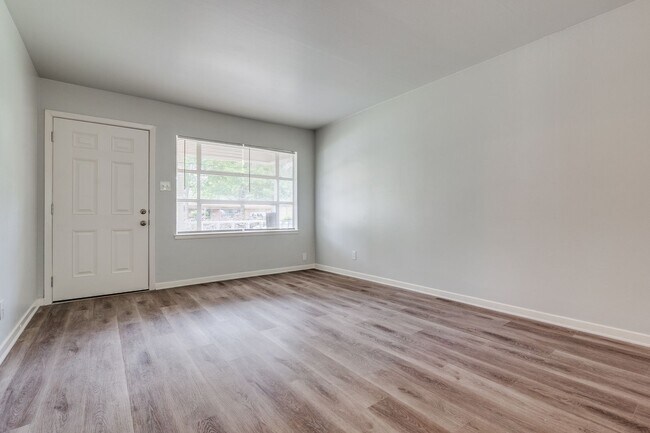 Foto del edificio - Newly Renovated 3 Bedroom Home