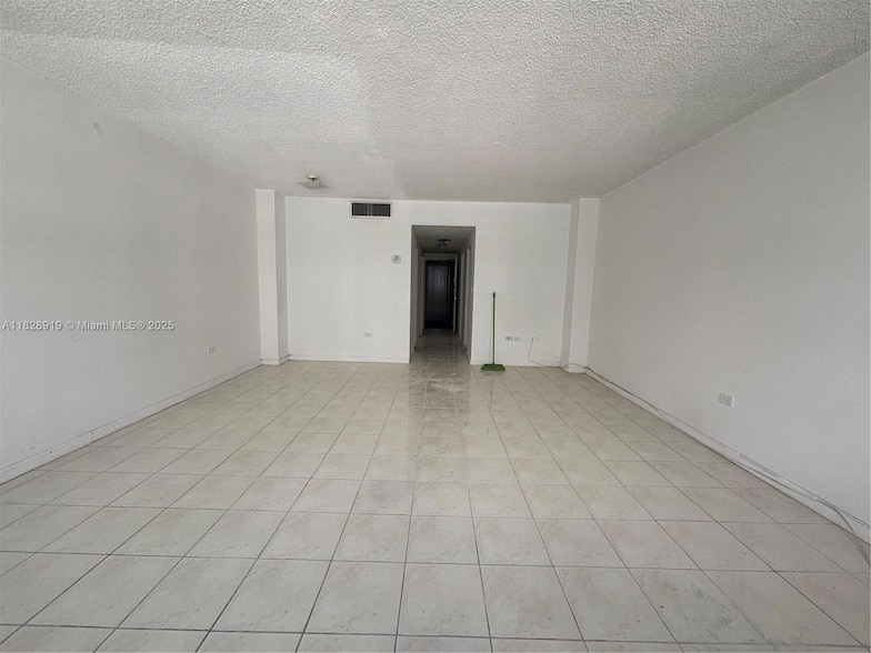Building Photo - 905 Brickell Bay Dr