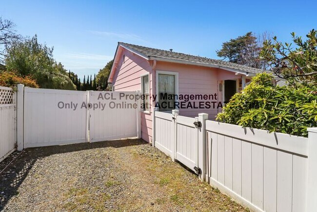 Building Photo - Tranquil Castro Valley Home | 3 Bedrooms + Bonus Room/Office | Private Garden Setting