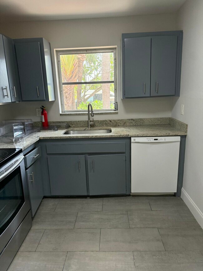 Building Photo - 1325 N J St