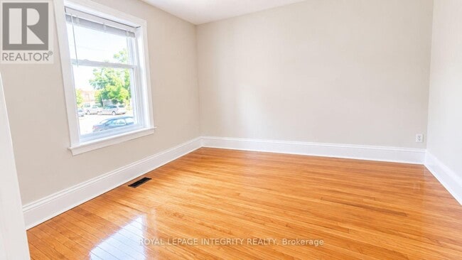 Building Photo - 444 Gladstone Ave