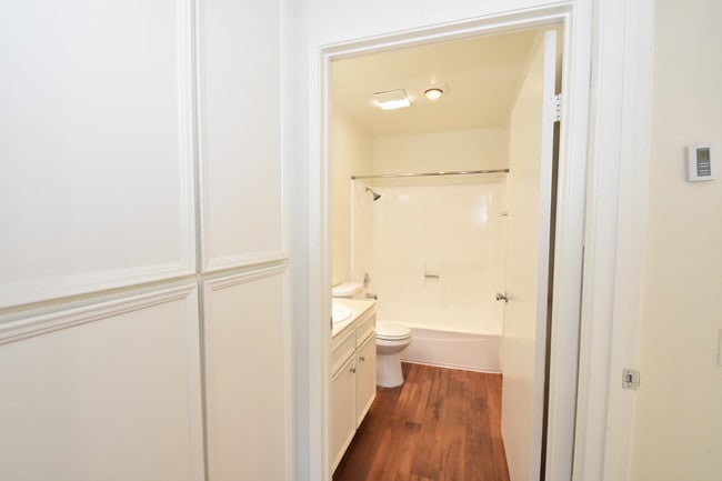 Building Photo - Parkview Poway Apartments | Comfortable Li...