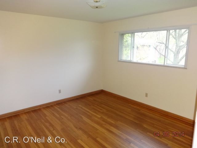 Building Photo - 144-150 E Stafford Ave