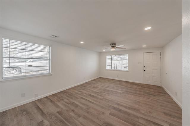 Foto del edificio - 227 S Justin Ave