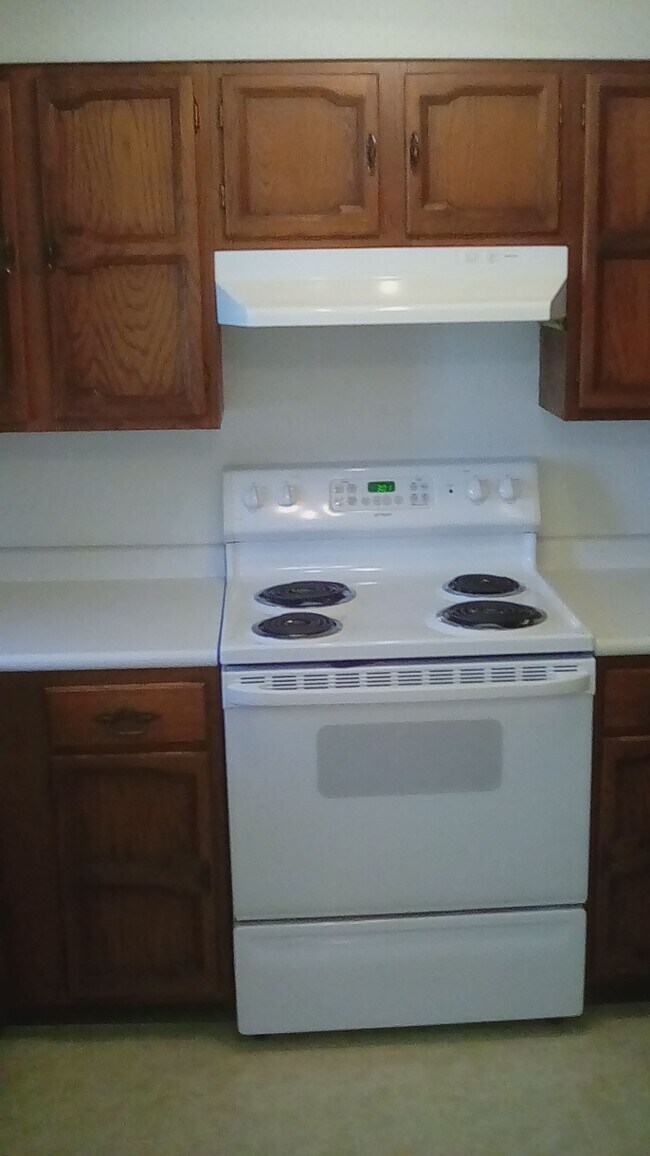 kitchen - 902 Badger Creek Dr
