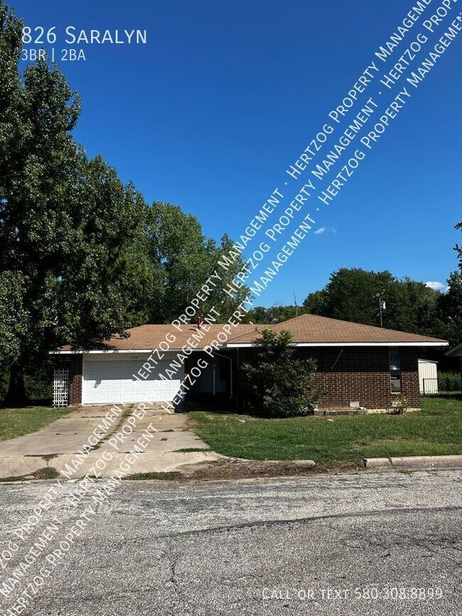 Foto del edificio - 826 Saralyn-