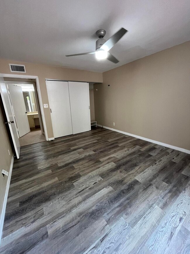 Building Photo - 616 Executive Center Dr