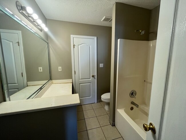 Building Photo - Renovated 3 Bedroom 2 Bath Townhouse for R...