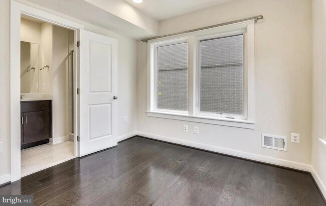 Building Photo - 8060 Red Hook St