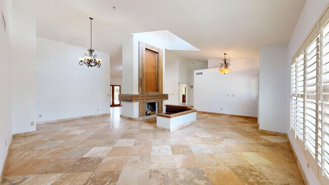 Foto del edificio - 10575 E Mission Ln
