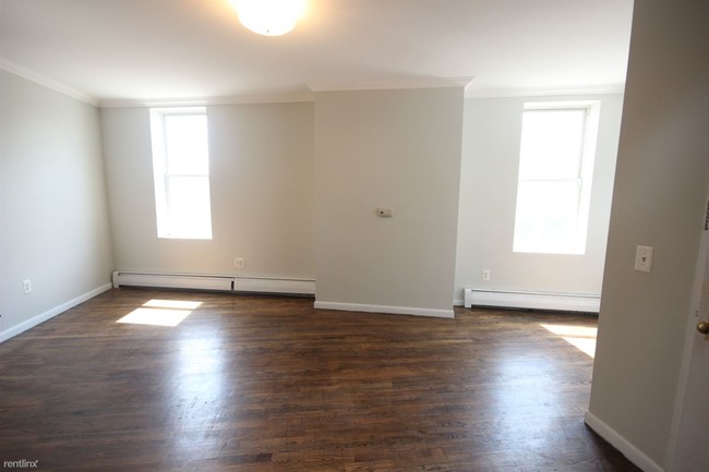 Building Photo - 12 Morgan Ave