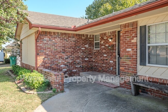 Building Photo - 2412 Laneway Dr