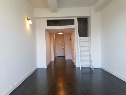 Building Photo - 135 W 16th St