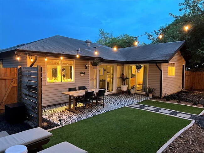 Foto del edificio - 7314 Shadywood Dr