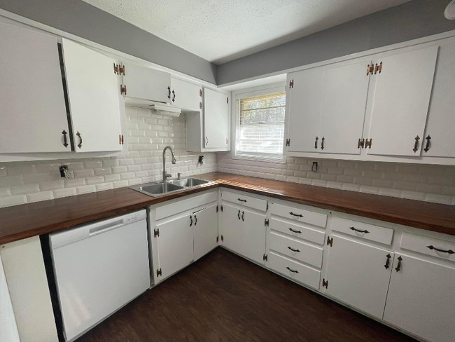 Building Photo - 513 Nichols Dr