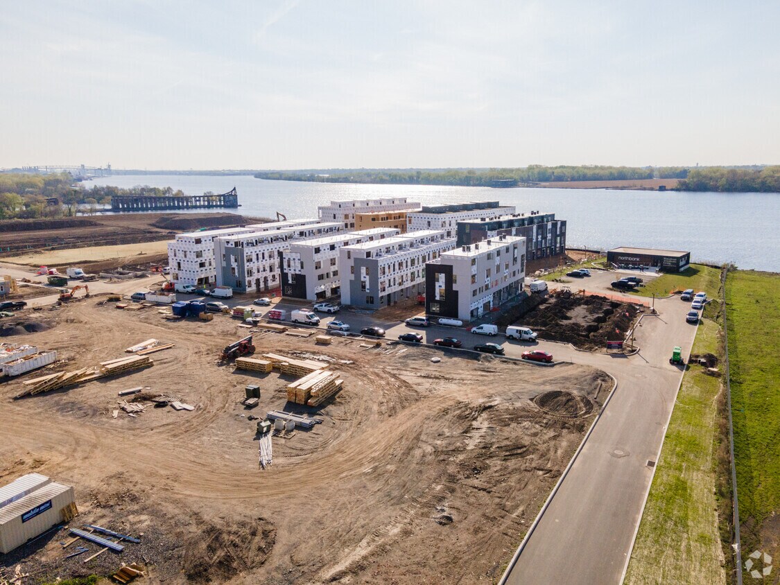 North Bank Townhomes Apartments in Philadelphia, PA