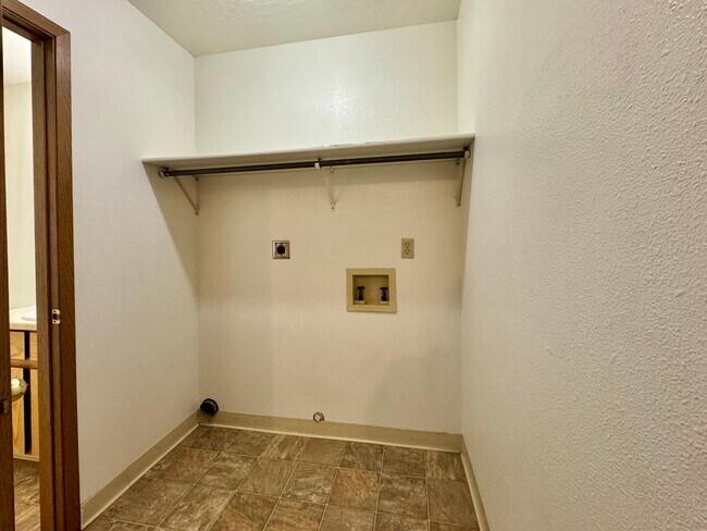 Foto del edificio - 2340 Fairview Ave