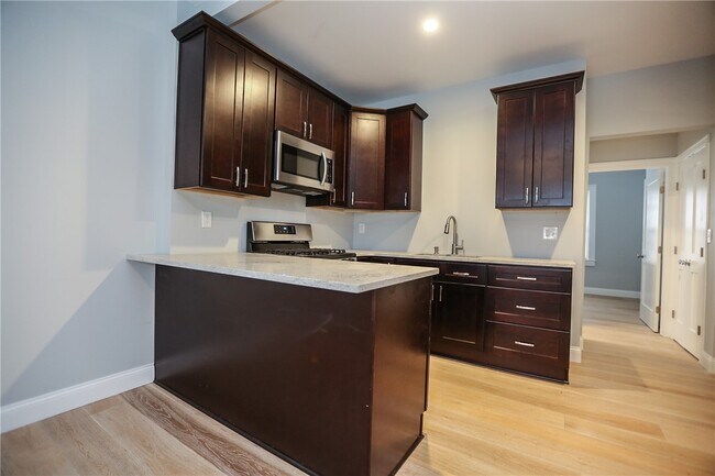 Foto del edificio - 544 Culver Pkwy