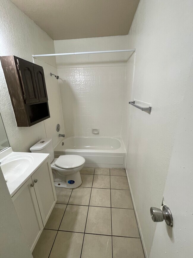 Foto del edificio - 6244 Yerba Ln