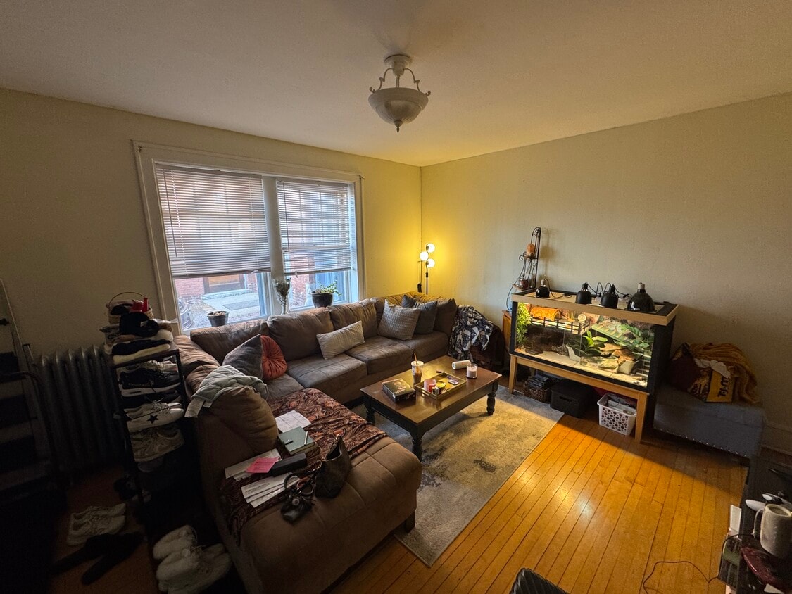 Primary Photo - 370 Maple St