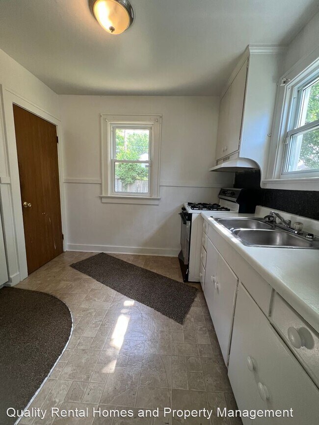 Building Photo - 3 br, 1 bath House - 2612 Raskob St