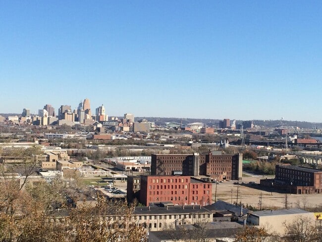 Building Photo - 2522 Glenway Ave