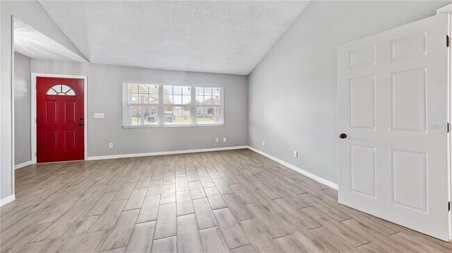 Building Photo - 305 Medina Ct