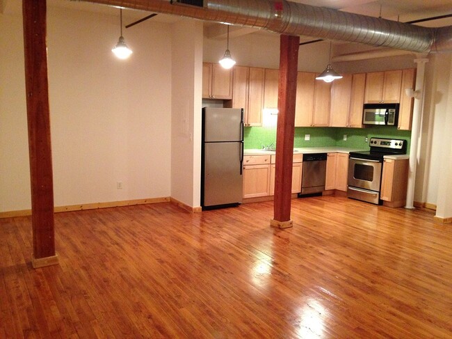 Building Photo - 325 Lafayette St