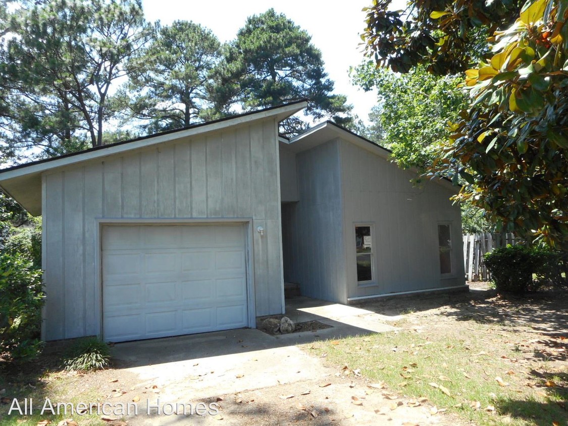 Primary Photo - 1830 Berriedale Dr