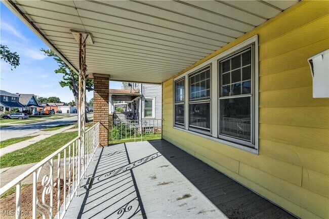 Building Photo - 18751 Monterey Ave