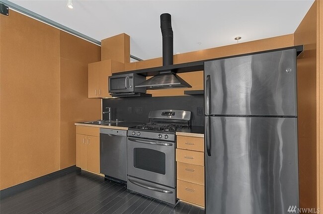 Foto del edificio - Large Updated Capitol Hill 1bd 1bath Condo...