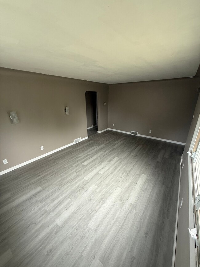 Building Photo - 409 N 77th Ave W