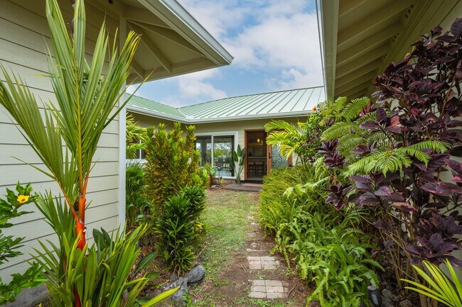 Building Photo - Contemporary Home in Gated Community