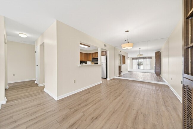 Building Photo - 200 Sanders Ferry Rd