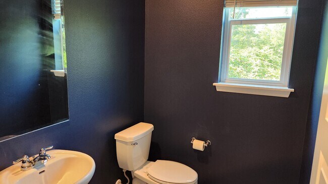 Building Photo - Contemporary 3 Bed 2.5 bath home in Wyndha...