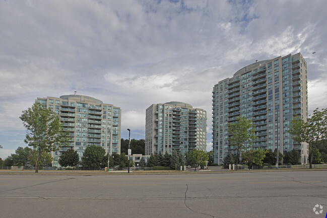 Building Photo - Parkway Place