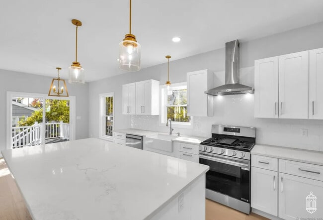 Building Photo - 183 Vesper St