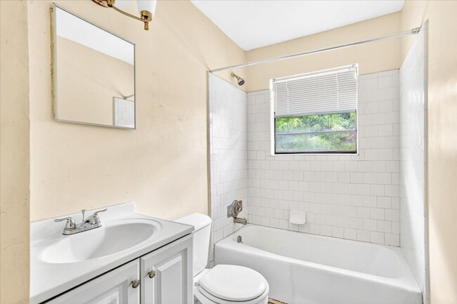 Foto del edificio - 2-Bedroom Apartment in Convenient Savannah Location