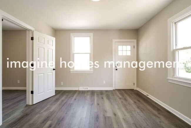 Foto del edificio - 2456 Thurman Avenue