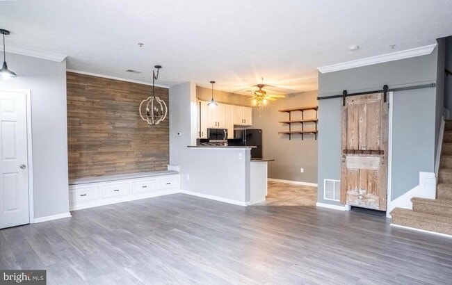 Building Photo - 4910 Edgeware Terrace