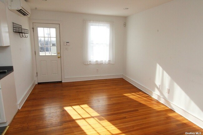 Building Photo - 423 Montauk Hwy