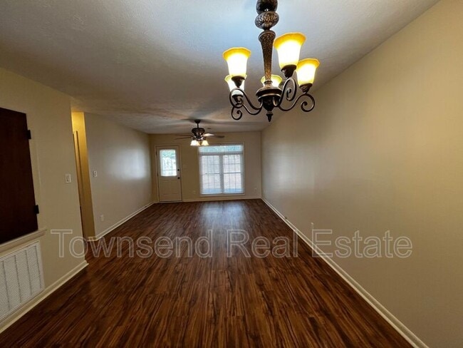 Building Photo - 2716 Helaman Ct