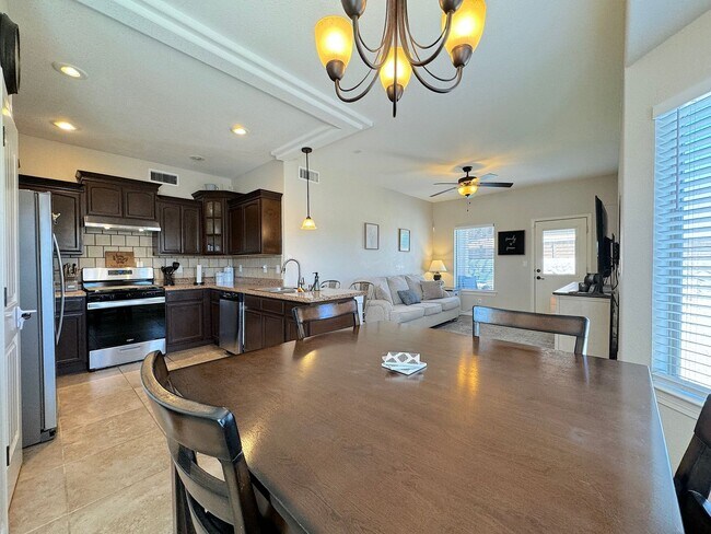 Foto del edificio - East El Paso 4 bed/ 2 Bath Refrig A/C Home