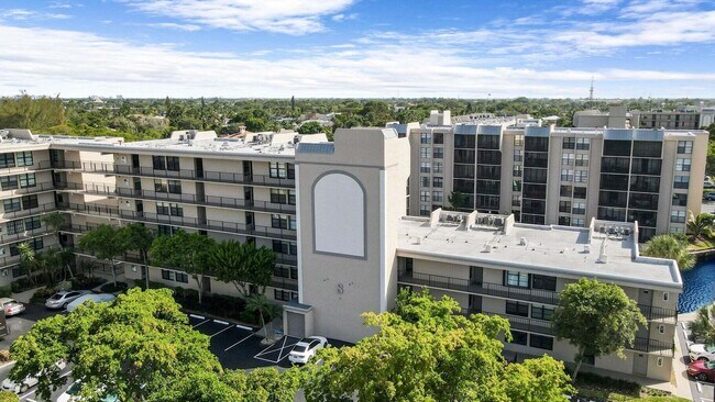Foto del edificio - 8 Royal Palm Way