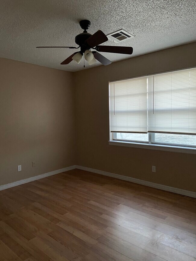 Building Photo - 1412 Cliff Ct