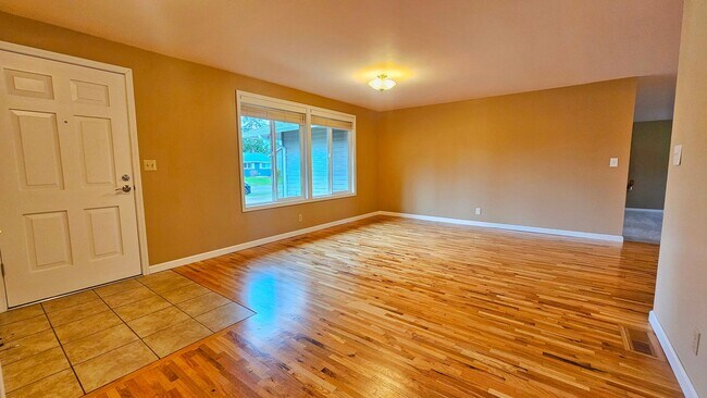 Foto del edificio - Beautiful 3 Bed 2 Bath Rambler in Beautiful Redmond
